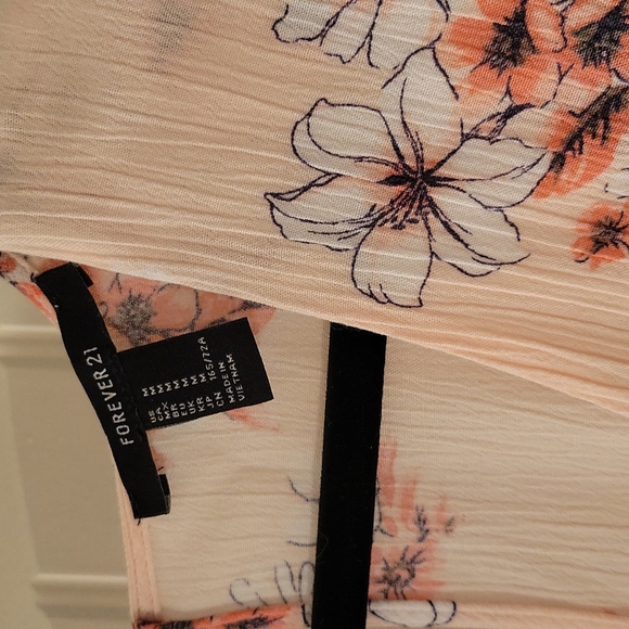 Forever 21 Peach Romper, M. Fits like small. - Picture 2 of 4